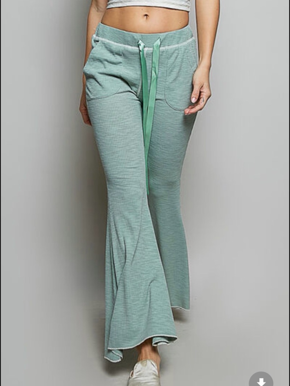 👄 Hello Gorgeous! POL Tie Front Floral Pattern Crochet Vest with Scalloped Edge - Picture 14 of 16